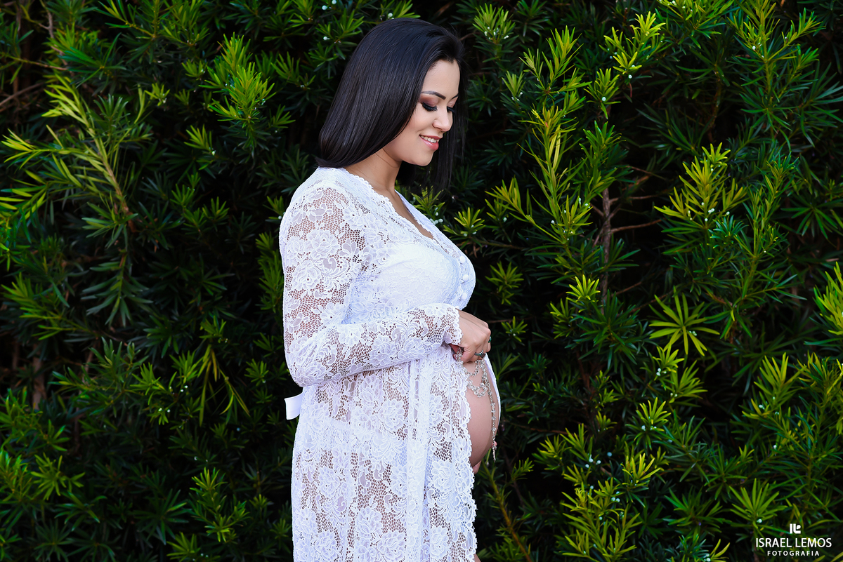 Linda foto da gestante da cidade de Juatuba MG. Fotos feitas pelo melhor fotografo de Juatuba MG fotografo Israel lemos 