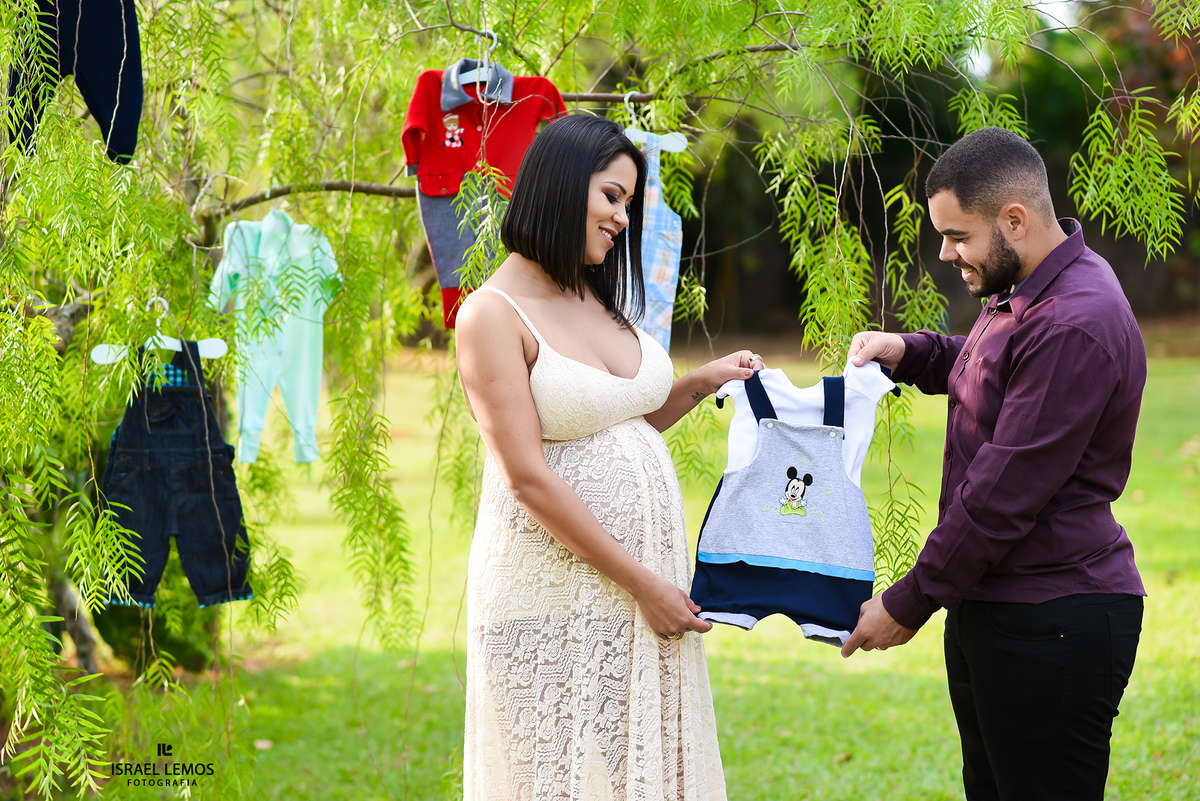 Linda foto da gestante da cidade de Juatuba MG. Fotos feitas pelo melhor fotografo de Juatuba MG fotografo Israel lemos 