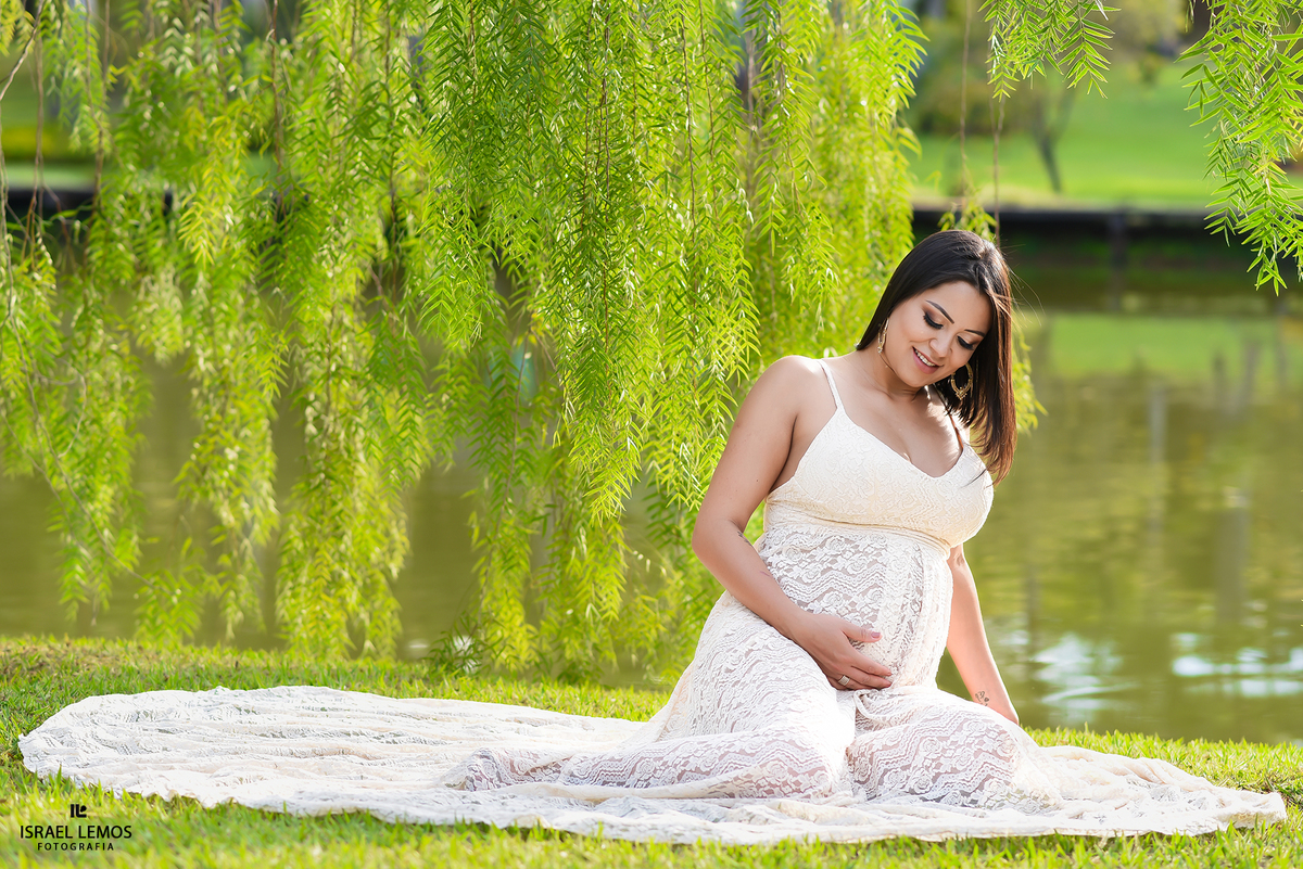 Linda foto da gestante da cidade de Juatuba MG. Fotos feitas pelo fotografo de casamentos Israel lemos 
