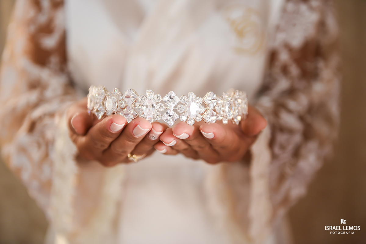 Tiara linda da noiva Erika damas