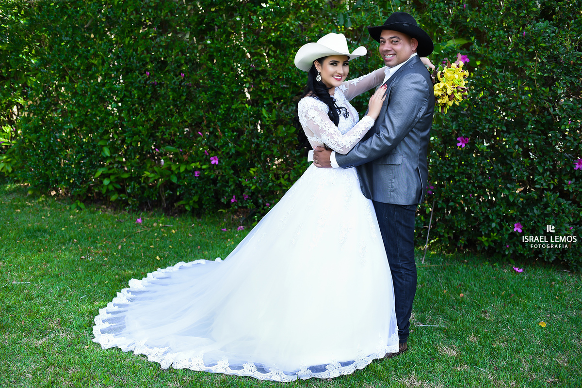 Fotos de casamento na setima vila do ouro na cidade de Pitangui MG
Feitas pelo melhor fotografo de Pitangui e regiao