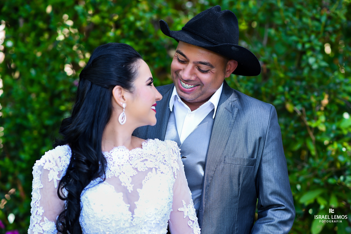 Fotos de casamento na setima vila do ouro na cidade de Pitangui MG
Feitas pelo melhor fotografo de Pitangui e regiao