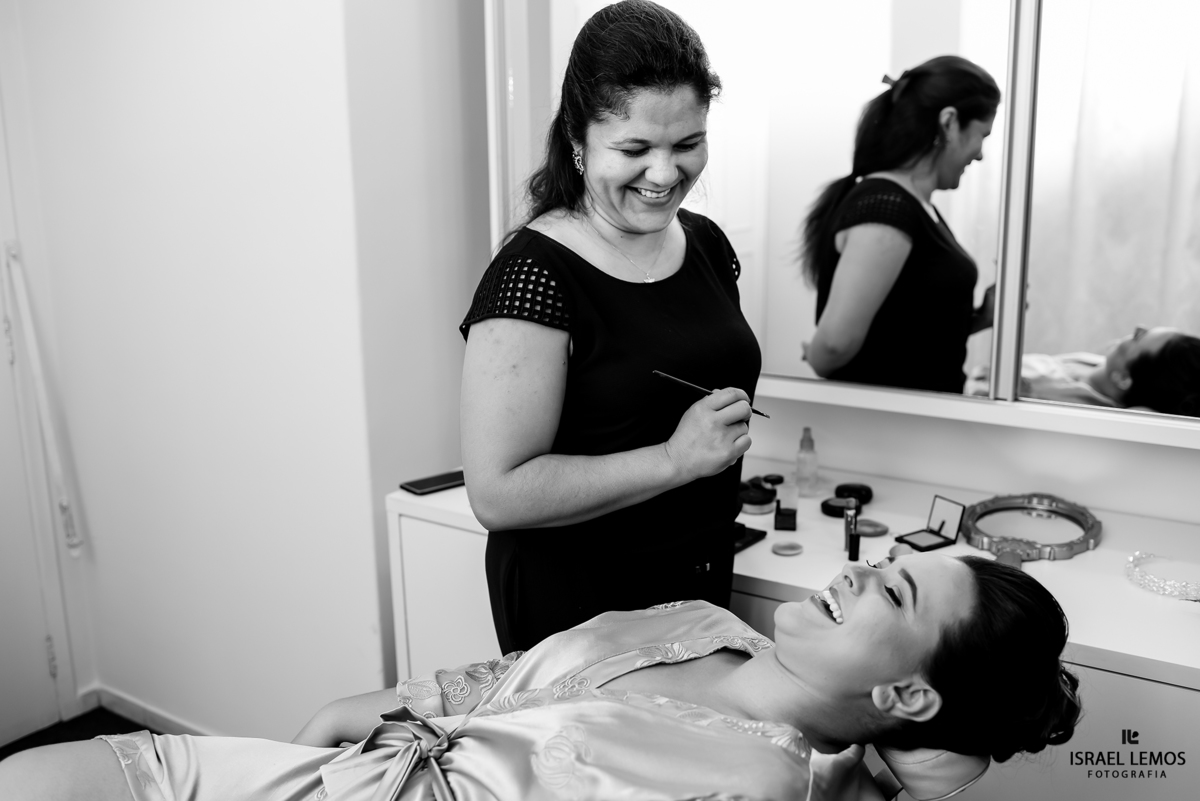 erica damas finalizando a make da noiva na cidade de Para de Minas MG