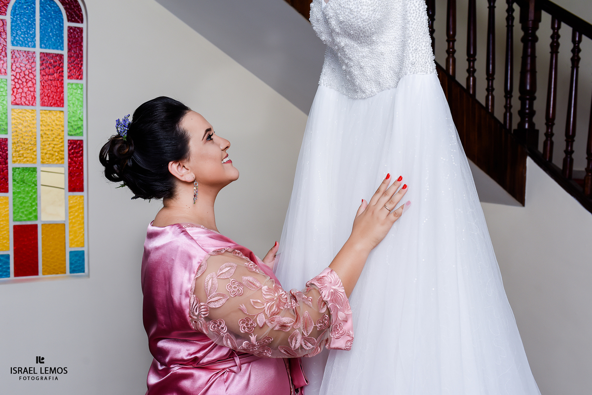 Noiva com seu vestido na cidade de Para de Minas MG