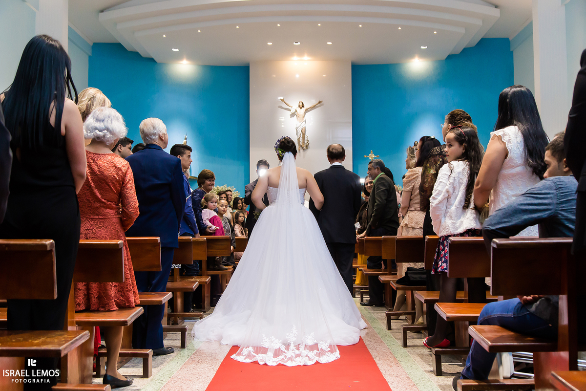 Entrada da noiva por outro angulo na Igreja N. S. de Fatima na cidade de Pará de Minas MG, feitas pelo fotografo israel lemos em Para de Minas 