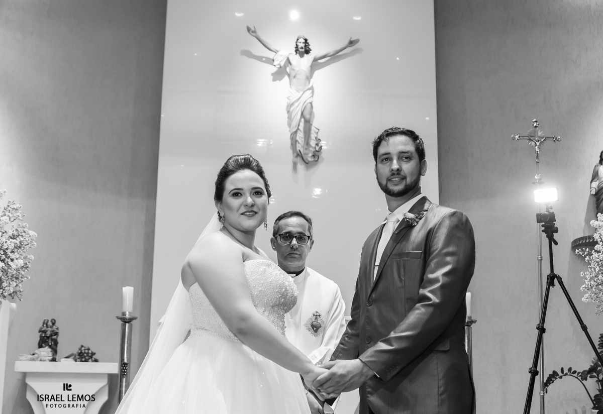 entrada das alianças  na Igreja N. S. de Fatima na cidade de Pará de Minas MG, feitas pelo fotografo israel lemos em Para de Minas 