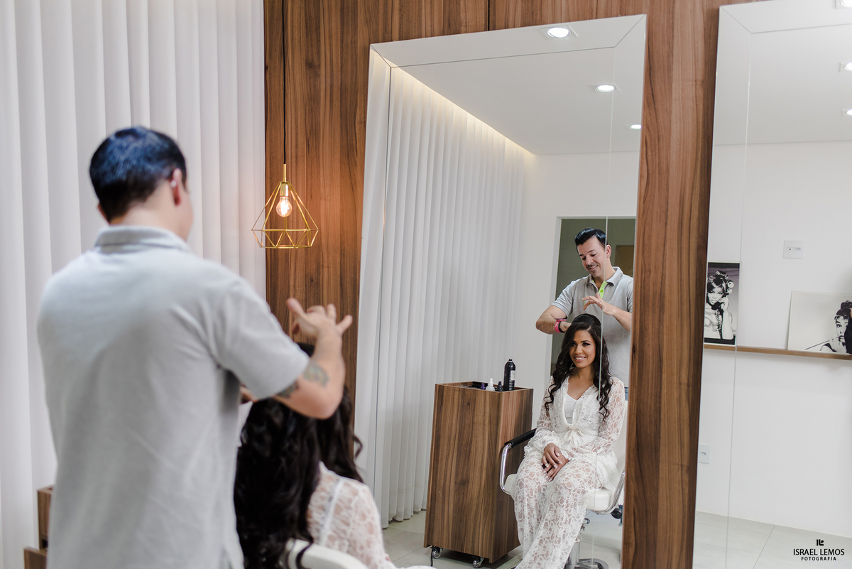 Finalizando o cabelo no Paulo vasconcelos em Para de Minas MG fotos feitas pelo fotografo de casamento Israel lemos