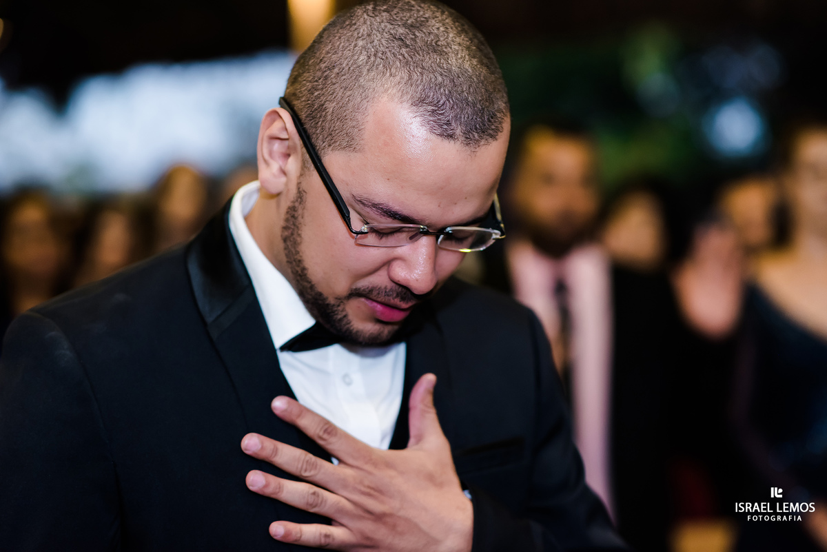 noivo prentice se emociando Mambeba em Itauna MG fotos do fotografo de casamentos Israel lemos