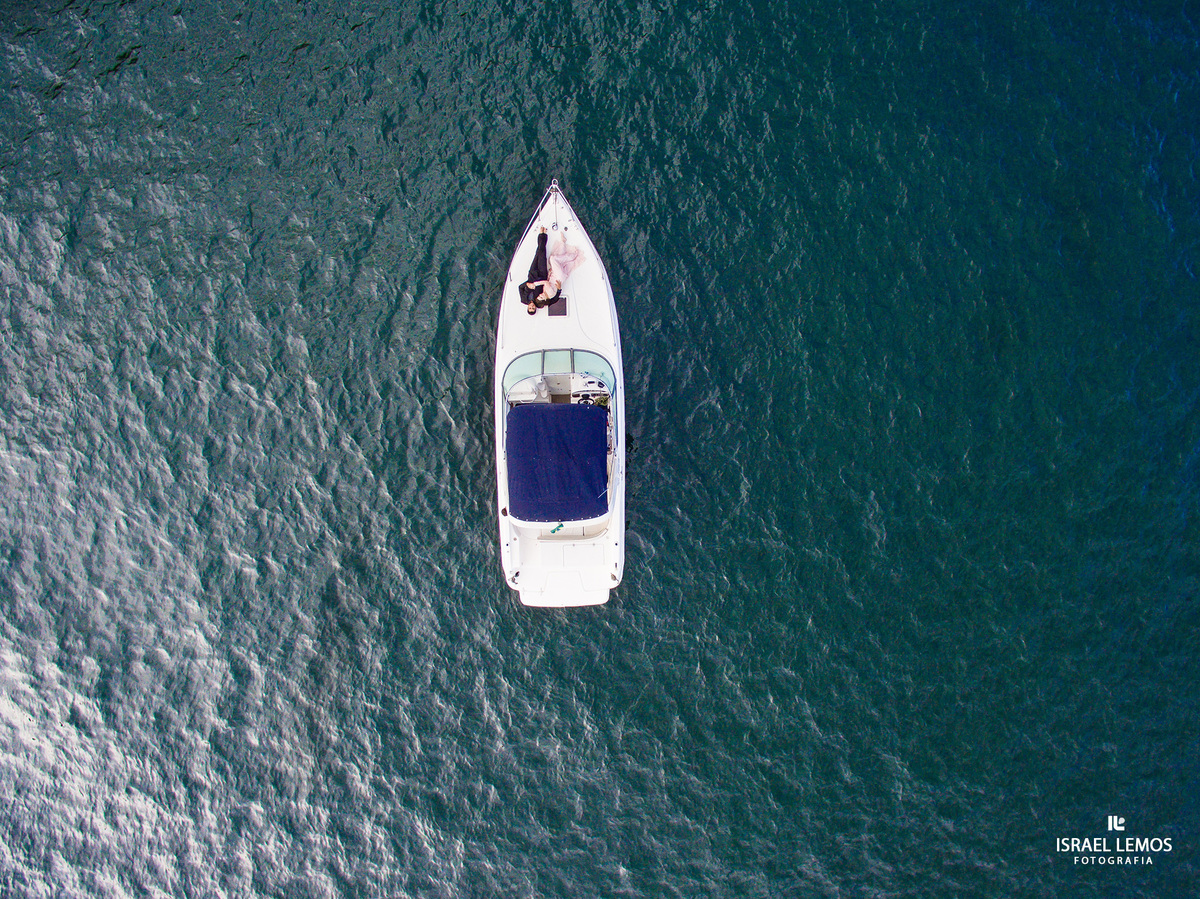 fotos do save the date na cidade de capitolio em escarpas do lado fotos feitas pelo fotografo Israel lemos