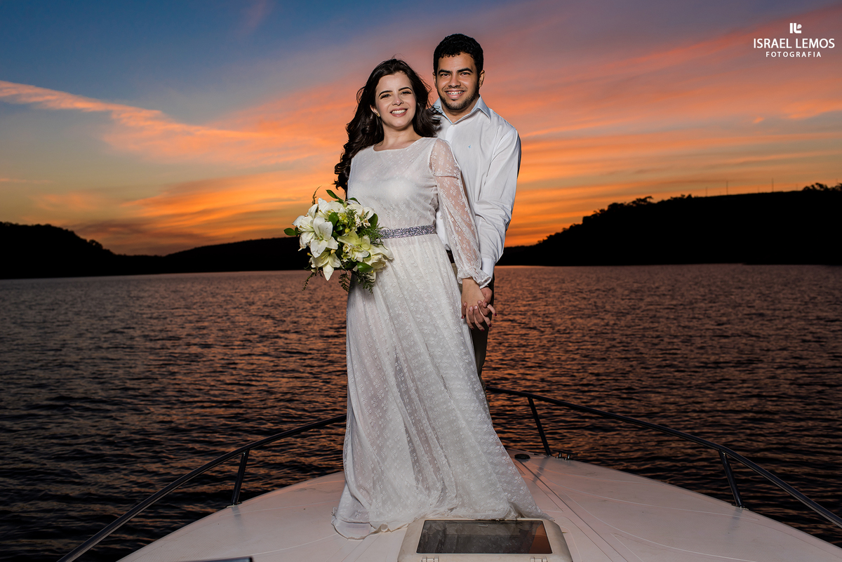 Maravilhoso por do sol na lancha em Furnas