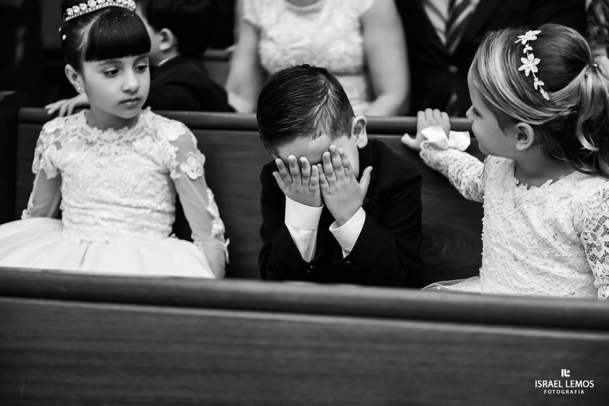 como se comportam damas e pajens na igreja