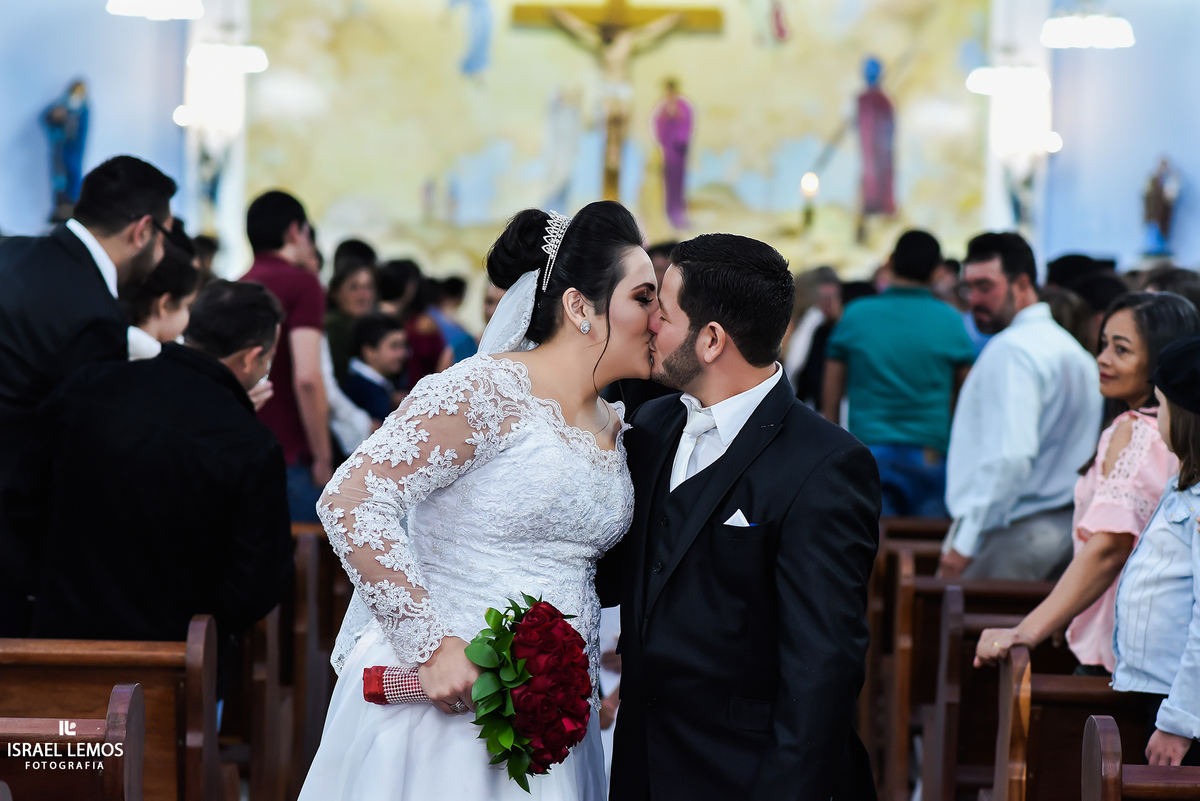 Crush beijando apos o casamento