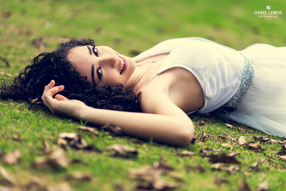 Fotos da linda debutante da cidade de Pitangui Mg na setima vila do ouro com make de Paulo vasconcelos