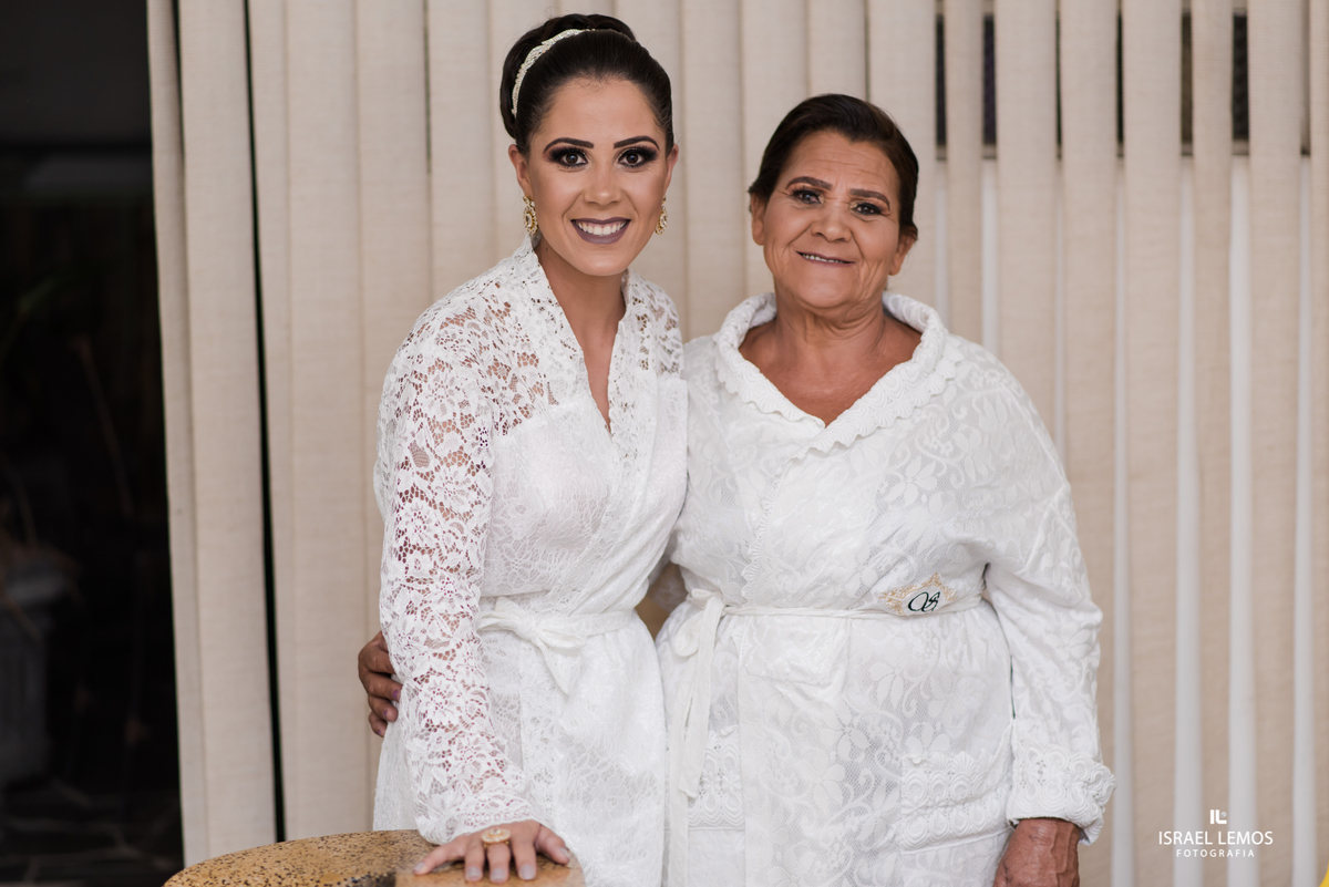 Noiva com sua mae em para de minas