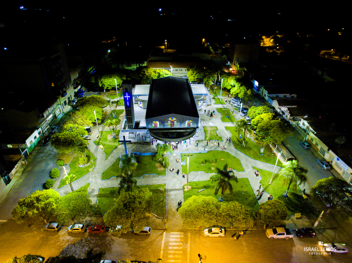 Foto Aerea da igreja Nossa senhora das Does da cidade de Antunes Feitas pelo fotografo Israel lemos de Para de Minas