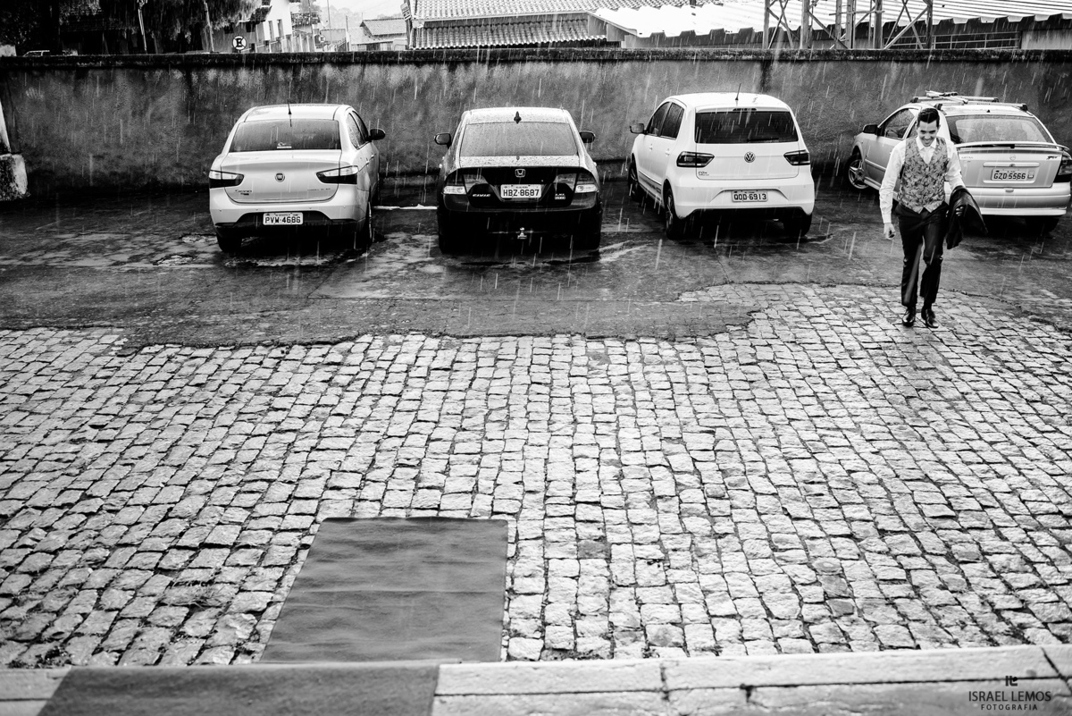 mesmo com chuca noivo vai ao casamento