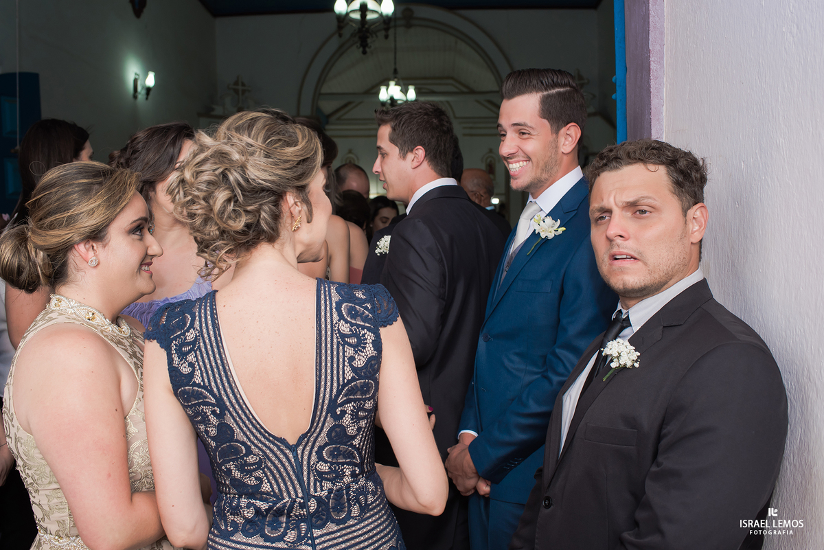 amiga da noiva com o noivo