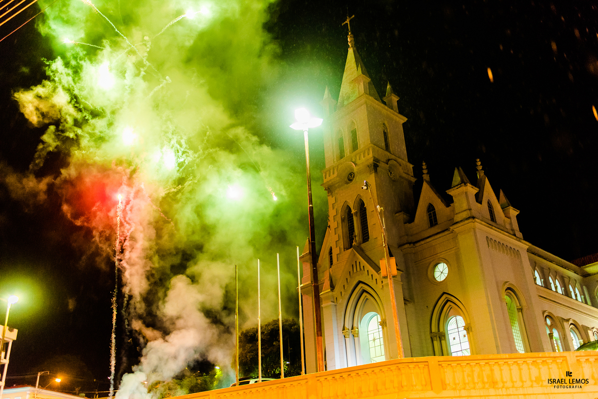 Em clima de fogos em Pitangui Igreja Matriz de Nossa senhora do Pilar em Pitangui MG