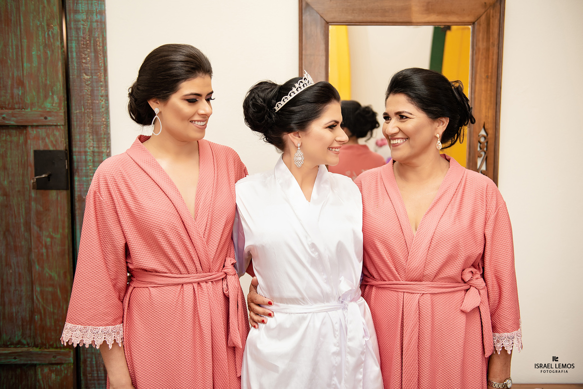 novia com a familia na setima vila  do ouro em Pitangui