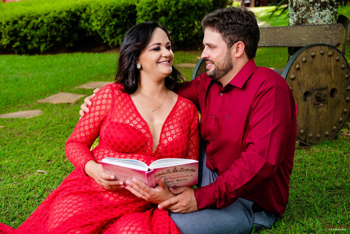 Fotografia de gravida com produção, cabelo e make em Para de Minas