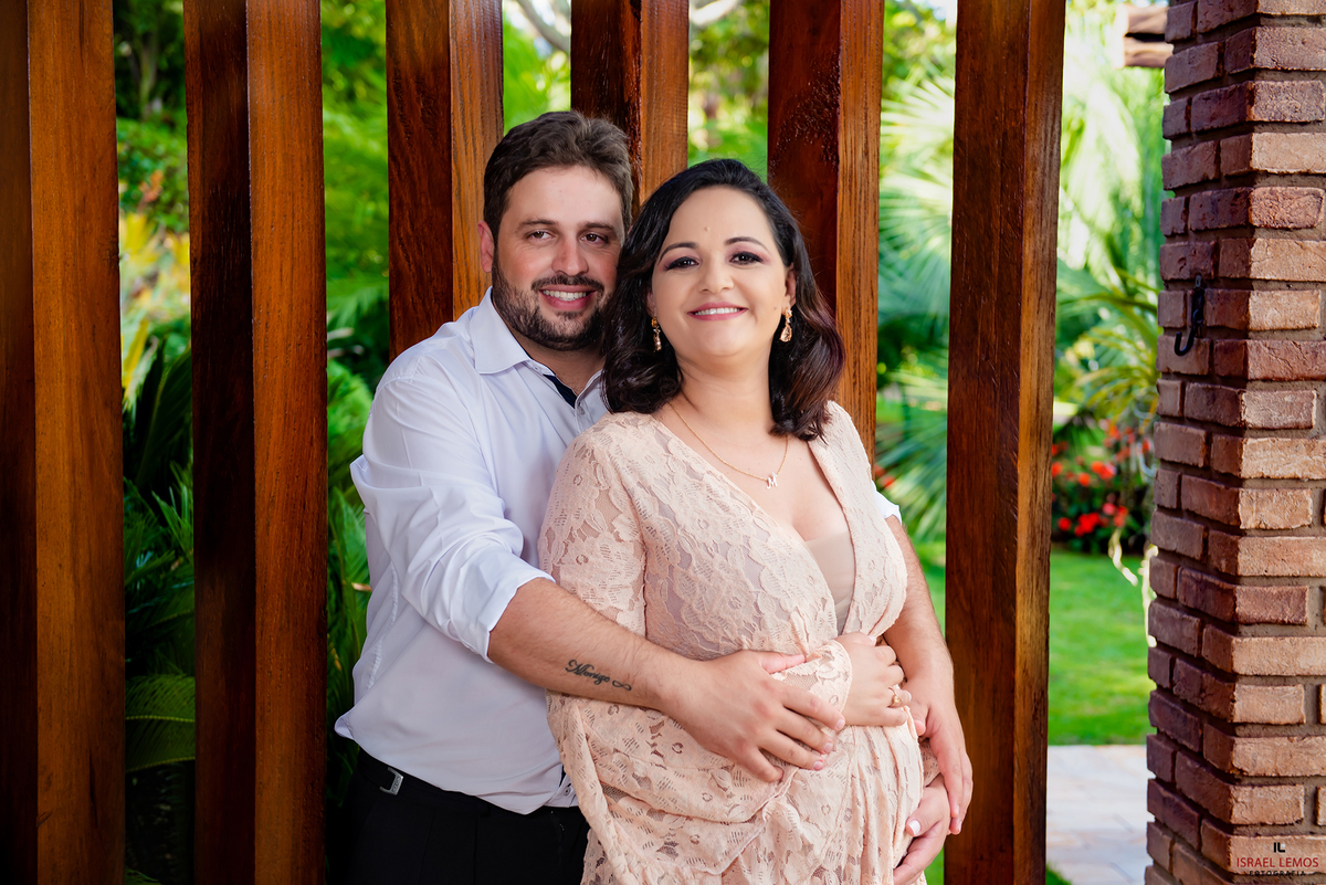 dividem o saco amniótico. Os gêmeos fraternos não se assemelham muito entre si, podem ter ou não o mesmo fator sanguíneo e podem ser do mesmo sexo ou não. Também são conhecidos como gêmeos diferentes.