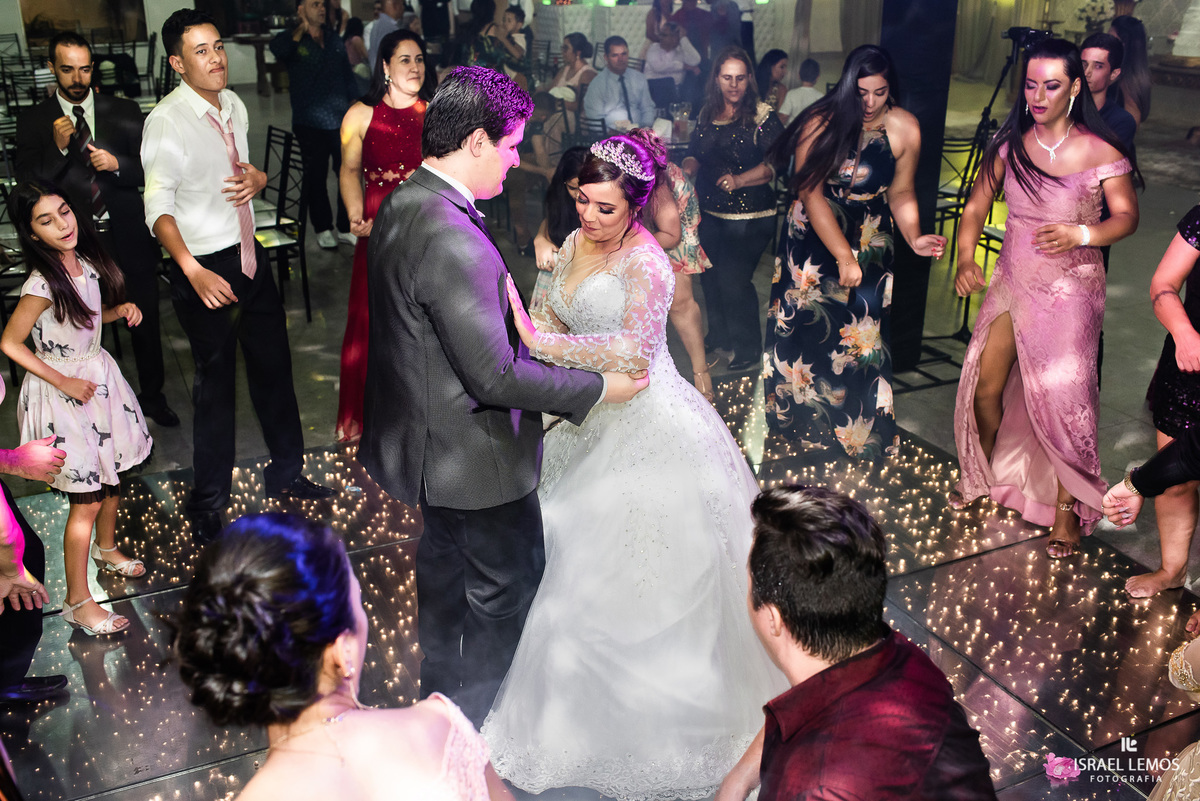 Passa gordão
Passa magrinha
Quero ver você passar
Por debaixo da cordinha
Vai, vai, vai
Baixando
Vai, vai, vai
Passando
Vai, vai, vai
Que eu também vou
Essa aí passou!
Essa aí passou!
Essa aí passou!
Vai, vai, vai
Baixando
Vai, vai, vai
Passando
Vai, vai,