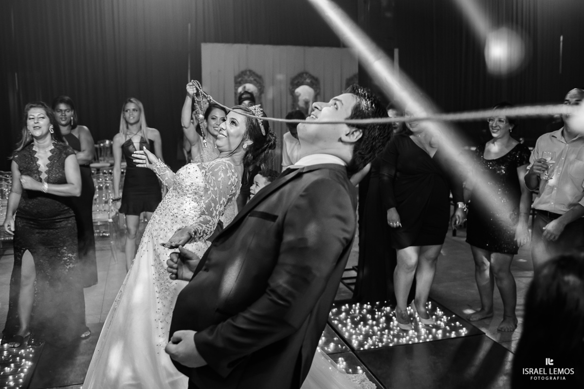 Essa aí passou!
Essa aí passou!
Essa aí passou!
Essa é a nova onda
Que eu vou lhe ensinar
Por debaixo da cordinha
Você vai ter que passar