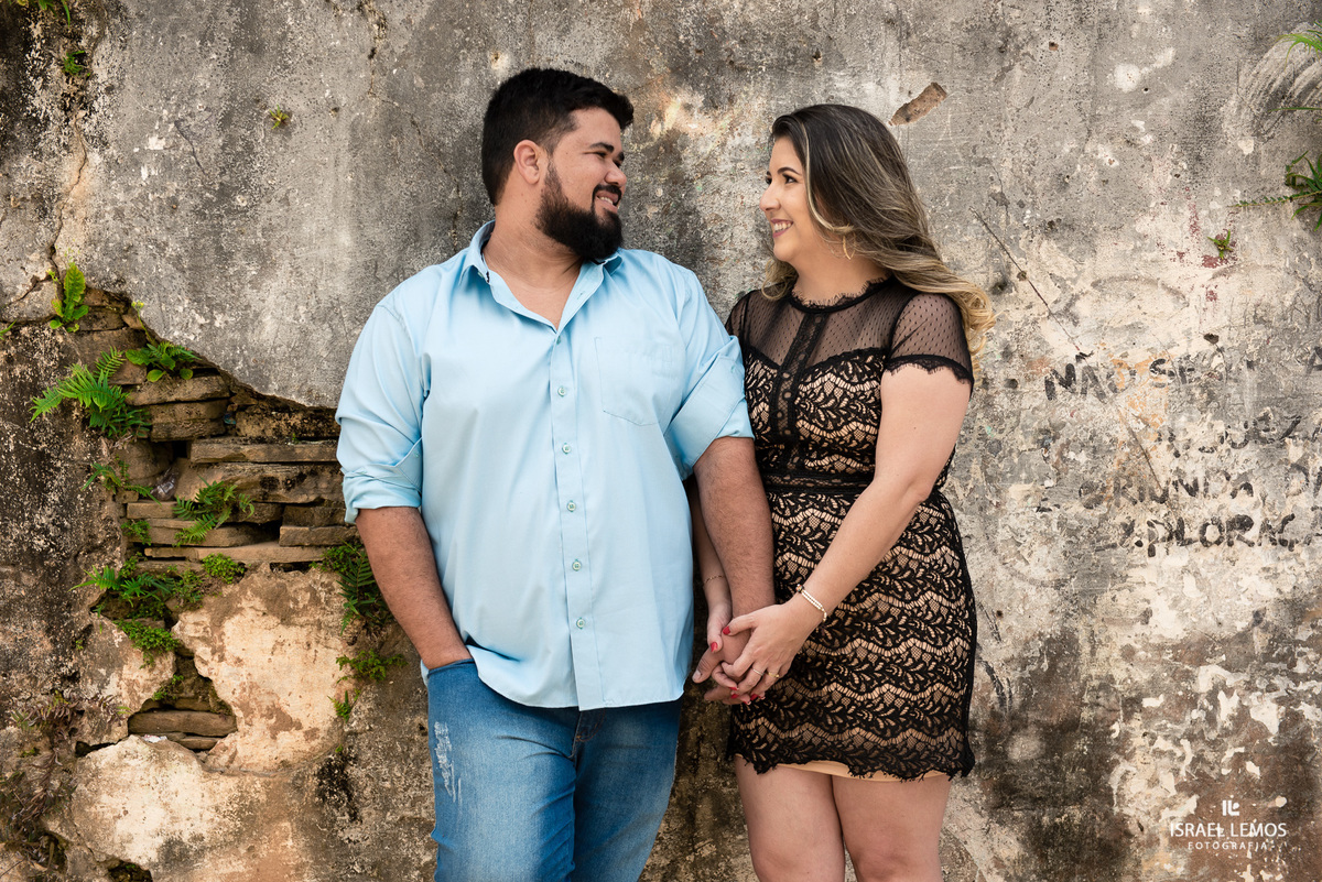 Erika Silveira e Frederico gonçalves posando para as fotos feitas pelo fotografo de casamento Israel lemos