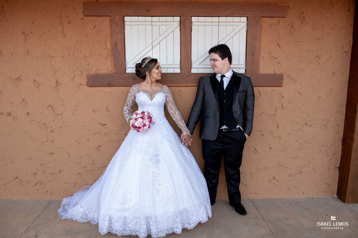 fotos externas do casal emerson e amanda da cidade de pitangui 
Fotografia israel lemos em para de minas