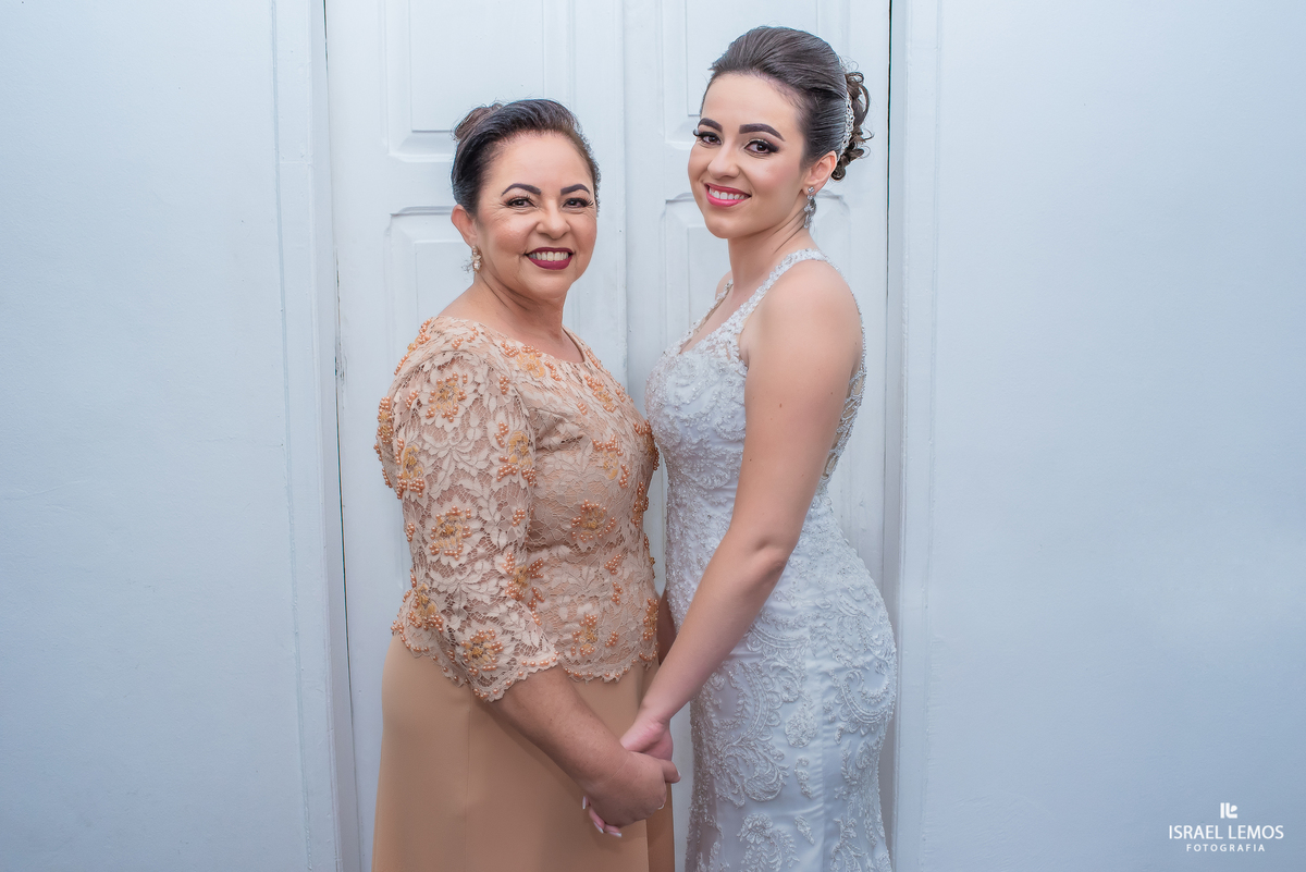 noiva com sua mae em pitangui
