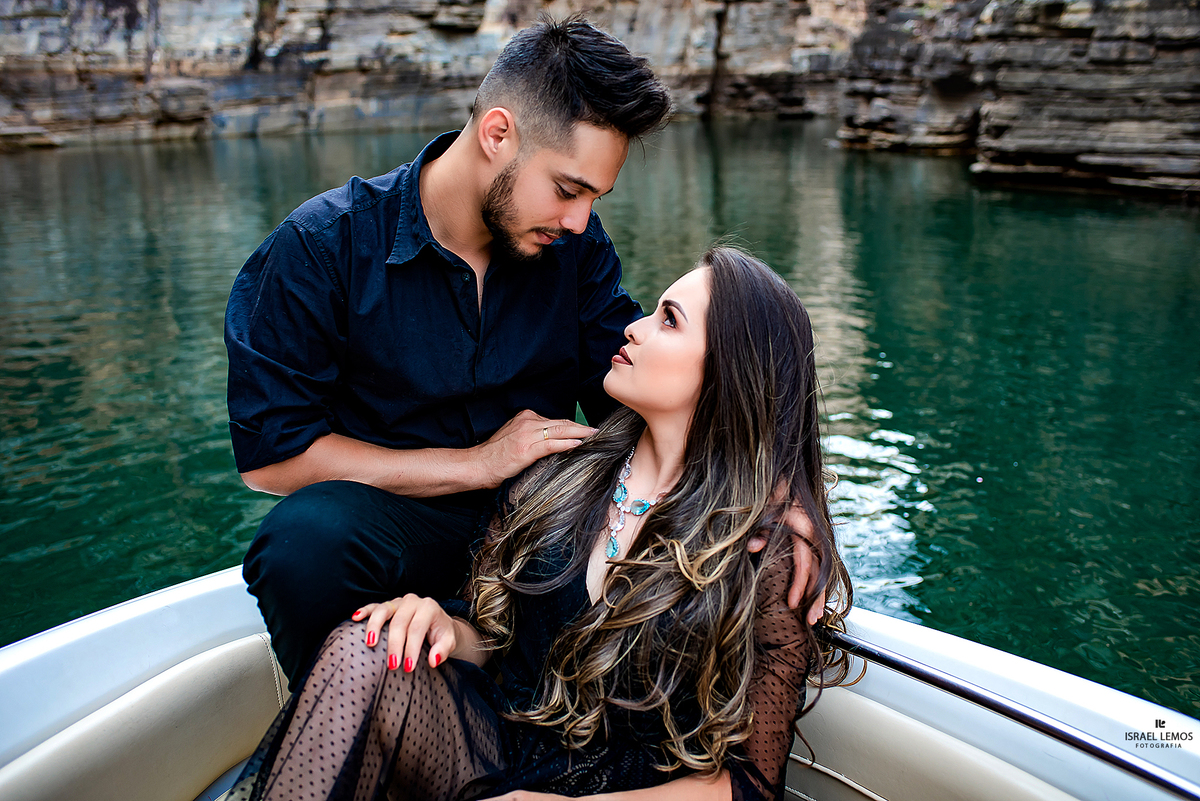 foto em lancha erica damas e israel lemos