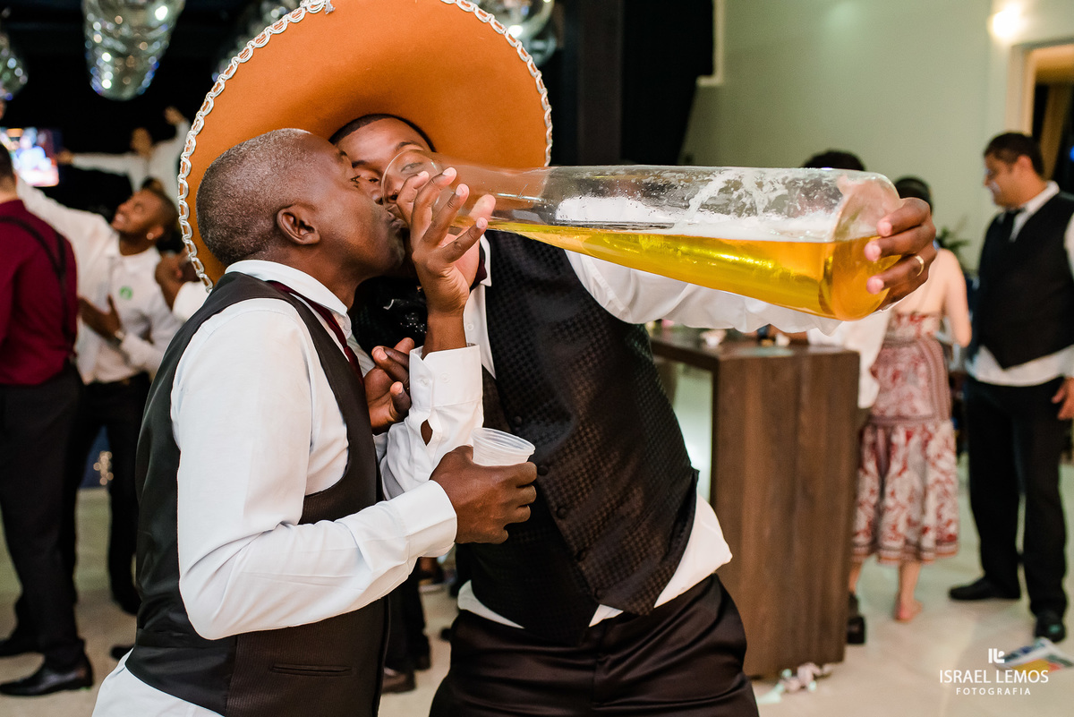 ate o pai entra na brincadeira no casamento em para de minas