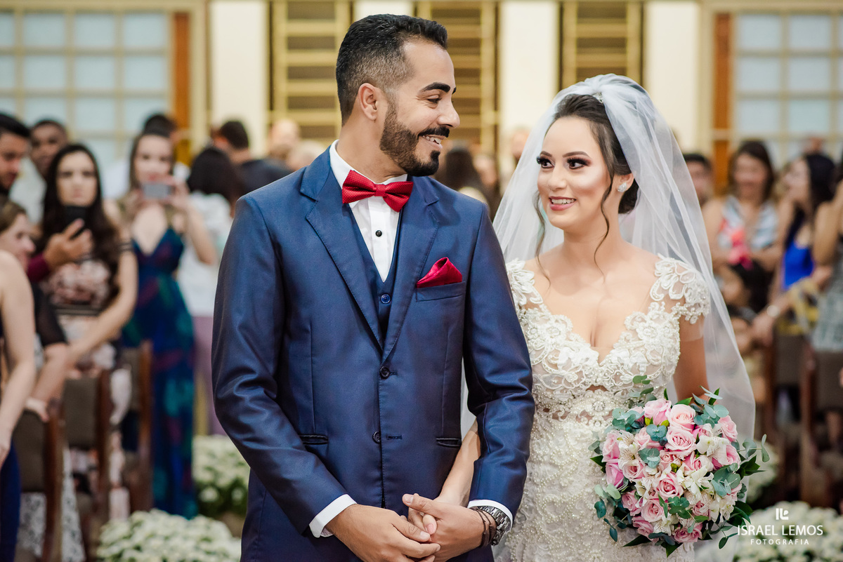 troca de olhares dos noivos