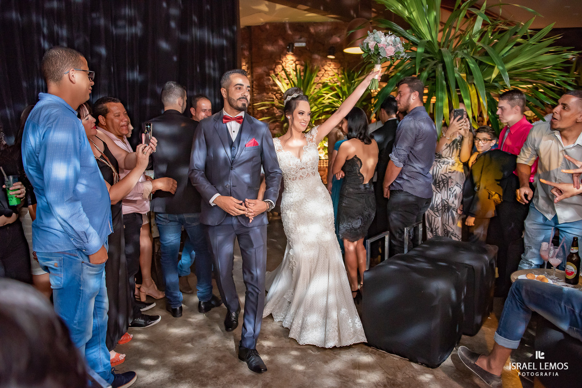 entrada trinfal dos noivos