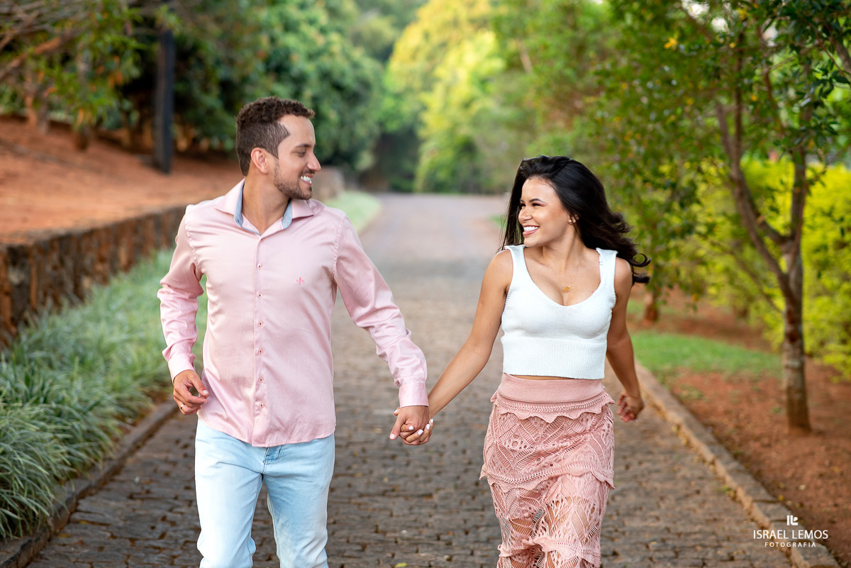  Pré Wedding, realizado na cidade de Para de Minas/MG, fotografia registrada pelo fotógrafo de casamento Israel Lemos.