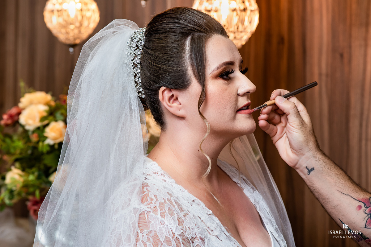 maquiagem de noiva, realizado na espaço de Paulo vasconscelos maquiador na cidade de Para de minas/MG, fotografia registrada pelo fotógrafo de casamento Israel Lemos.