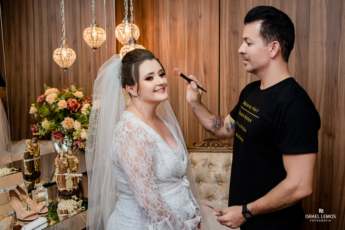 maquiagem de noiva, realizado na espaço de Paulo vasconscelos maquiador na cidade de Para de minas/MG, fotografia registrada pelo fotógrafo de casamento Israel Lemos.