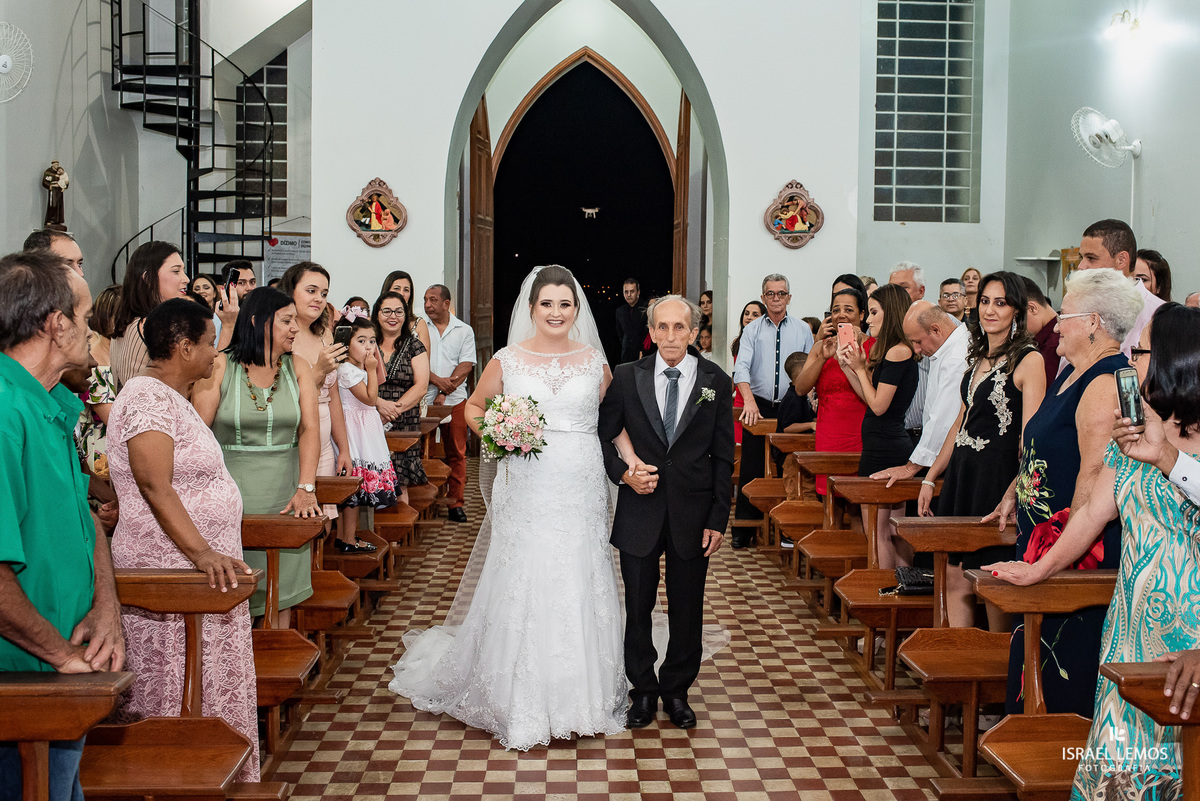 Casamento, realizado na igreja N. S. das graças na cidade de Para de minas/MG, fotografia registrada pelo fotógrafo de casamento Israel Lemos.
