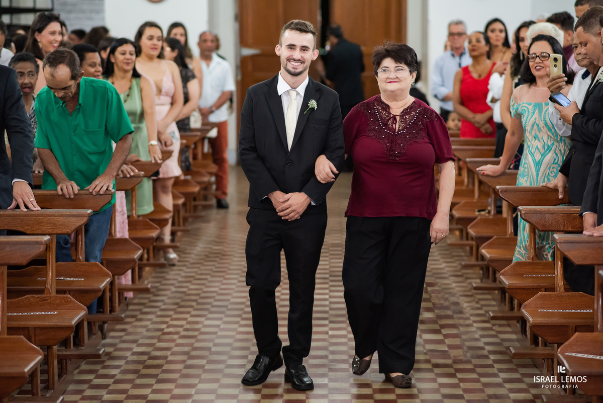 Casamento, realizado na igreja N. S. das graças na cidade de Para de minas/MG, fotografia registrada pelo fotógrafo de casamento Israel Lemos.