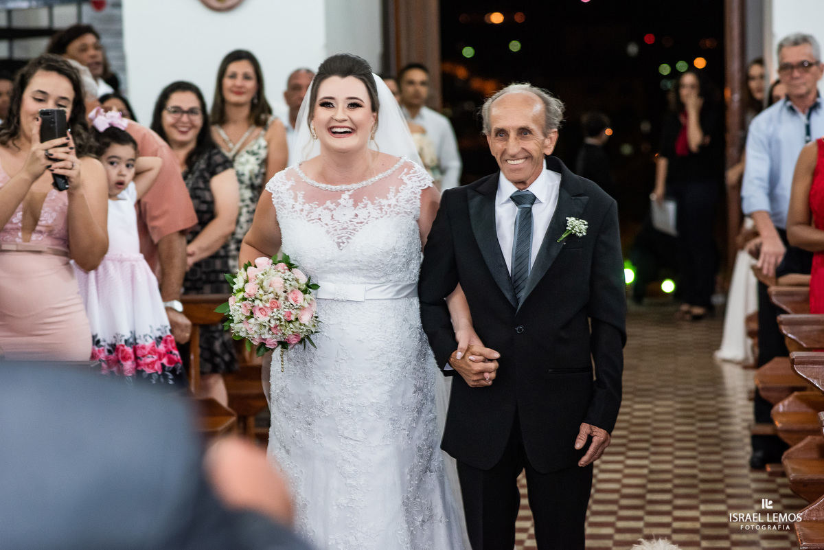 Casamento, realizado na igreja N. S. das graças na cidade de Para de minas/MG, fotografia registrada pelo fotógrafo de casamento Israel Lemos.
