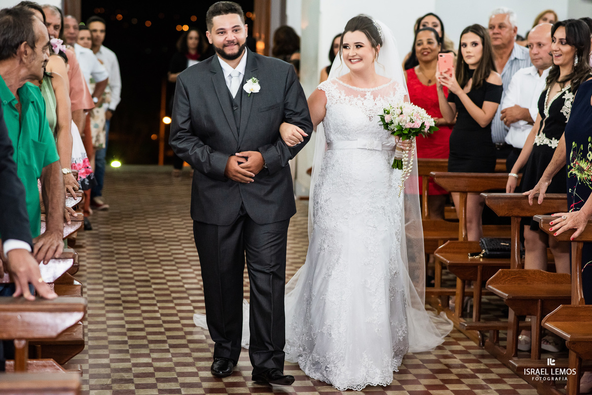 Casamento, realizado na igreja N. S. das graças na cidade de Para de minas/MG, fotografia registrada pelo fotógrafo de casamento Israel Lemos.