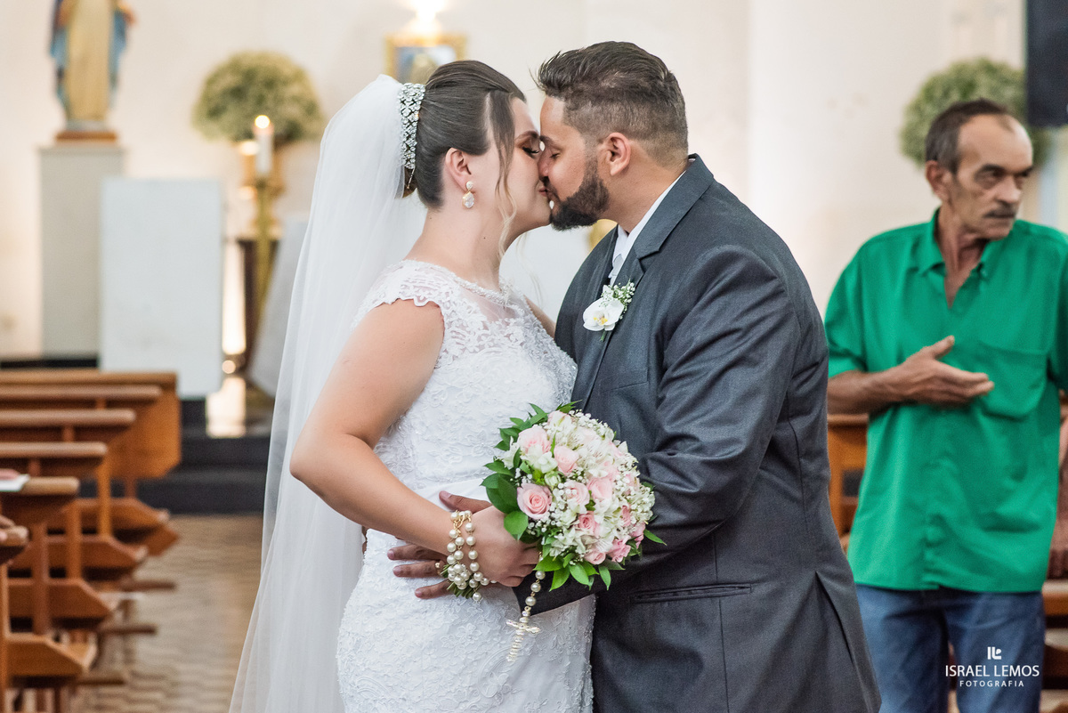 Casamento, realizado na igreja N. S. das graças na cidade de Para de minas/MG, fotografia registrada pelo fotógrafo de casamento Israel Lemos.