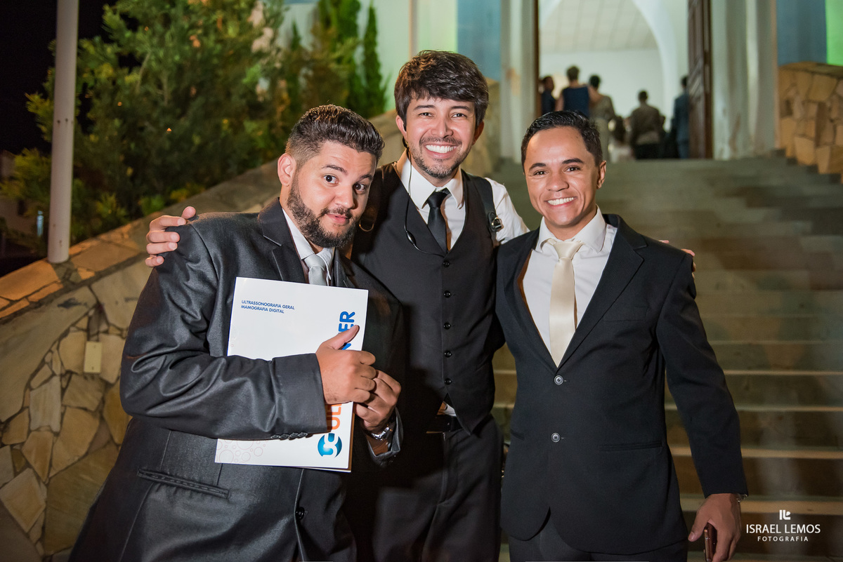 velhos amigos se encontram em casamento para de minas