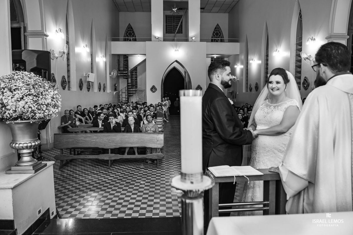 Casamento, realizado na igreja N. S. das graças na cidade de Para de minas/MG, fotografia registrada pelo fotógrafo de casamento Israel Lemos.