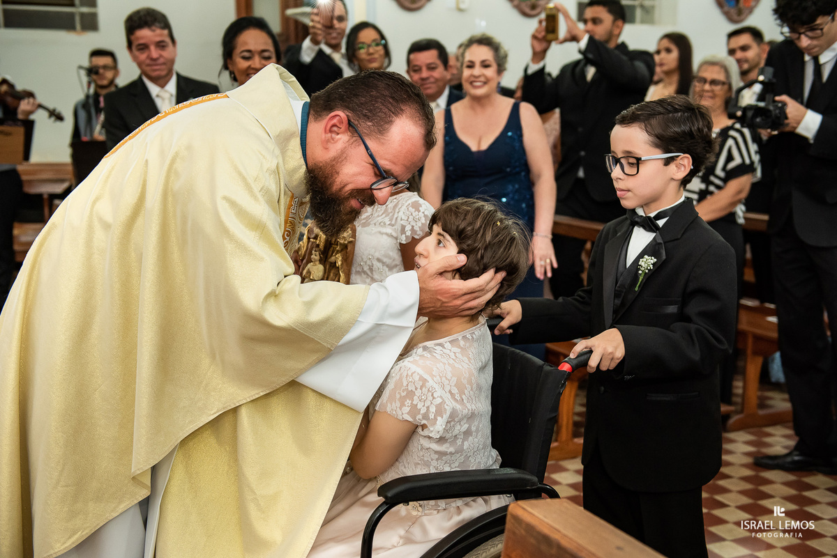 Casamento, realizado na igreja N. S. das graças na cidade de Para de minas/MG, fotografia registrada pelo fotógrafo de casamento Israel Lemos.