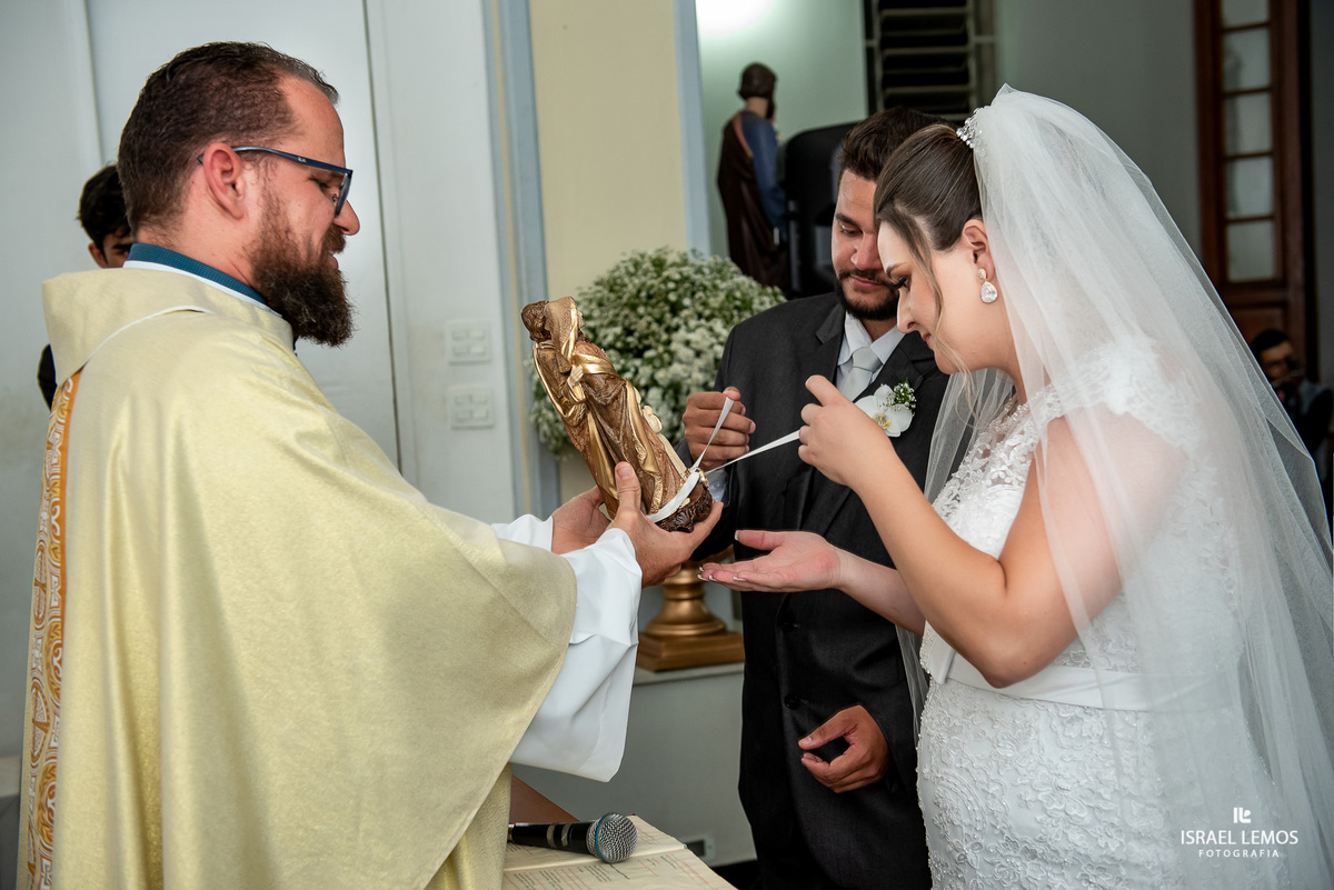 Casamento, realizado na igreja N. S. das graças na cidade de Para de minas/MG, fotografia registrada pelo fotógrafo de casamento Israel Lemos.