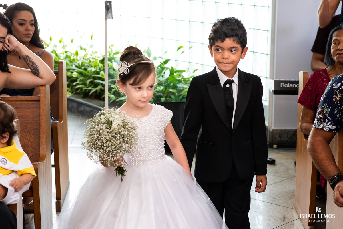 Casamento, realizado na igreja São Francisco na cidade de Para de minas/MG, fotografia registrada pelo fotógrafo de casamento Israel Lemos.