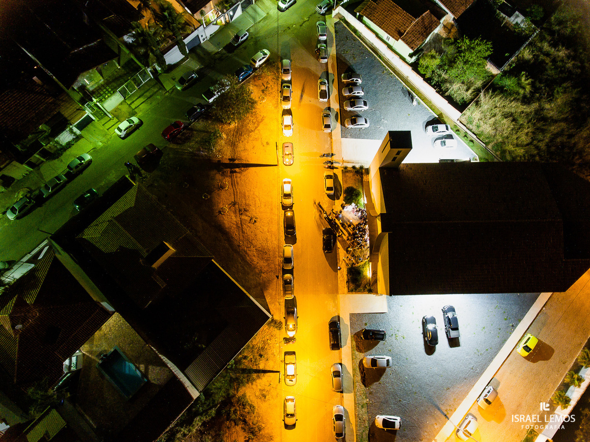 Casamento com imagem de drone, realizado na igreja São Sebastião na cidade de Para de minas/MG, fotografia registrada pelo fotógrafo de casamento Israel Lemos.