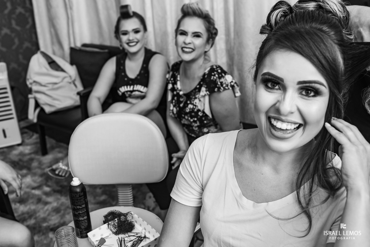make da noiva barbara, realizado na na Erica damas na cidade de Para de minas/MG, fotografia registrada pelo fotógrafo de casamento Israel Lemos.