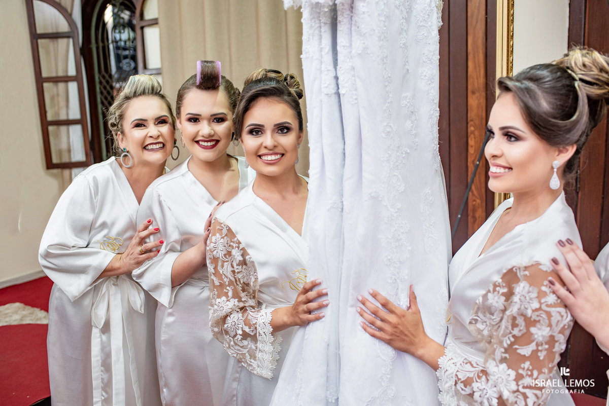 make da noiva barbara, realizado na na Erica damas na cidade de Para de minas/MG, fotografia registrada pelo fotógrafo de casamento Israel Lemos.